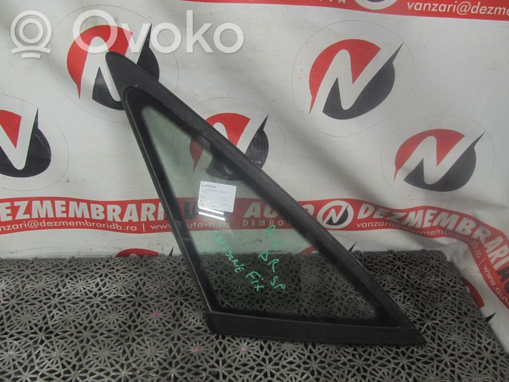 Front triangle window/glass