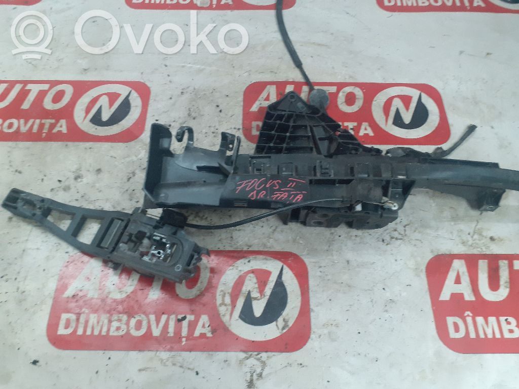 Ford Focus Priekšpusē slēdzene 