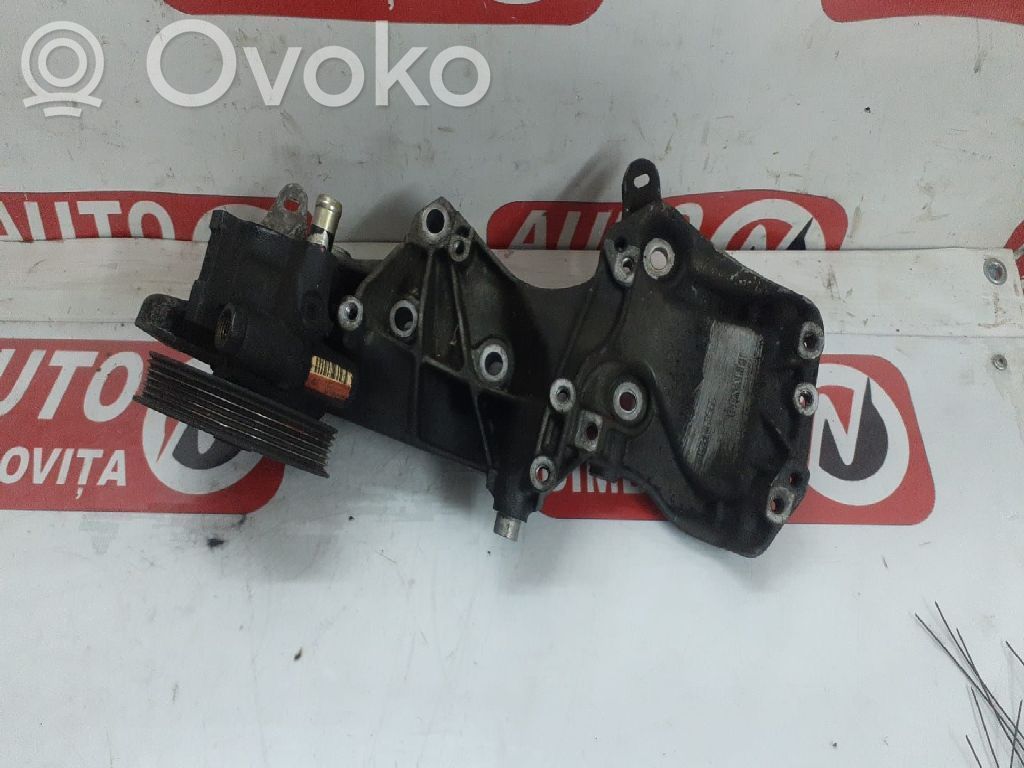 Dacia Logan I Engine mount bracket 