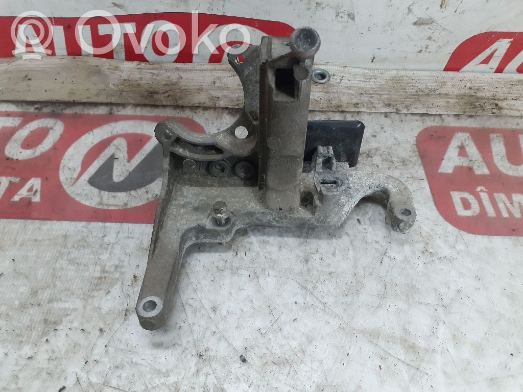 Ford Focus Engine mount bracket 