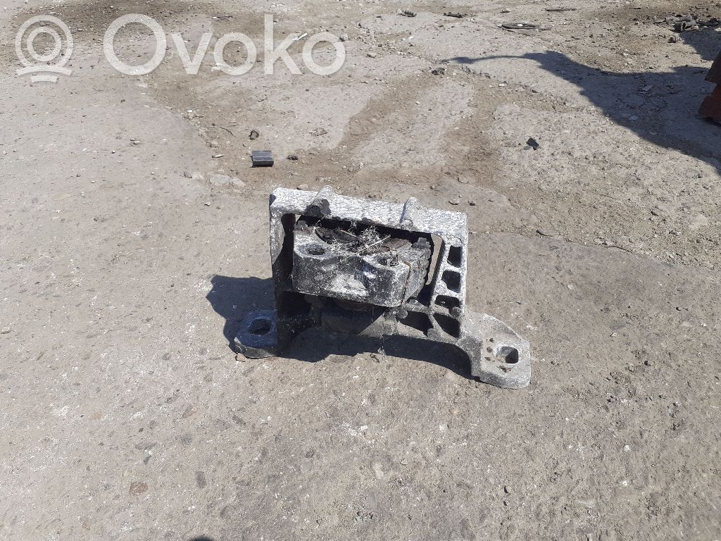 Ford Focus Engine mount bracket 