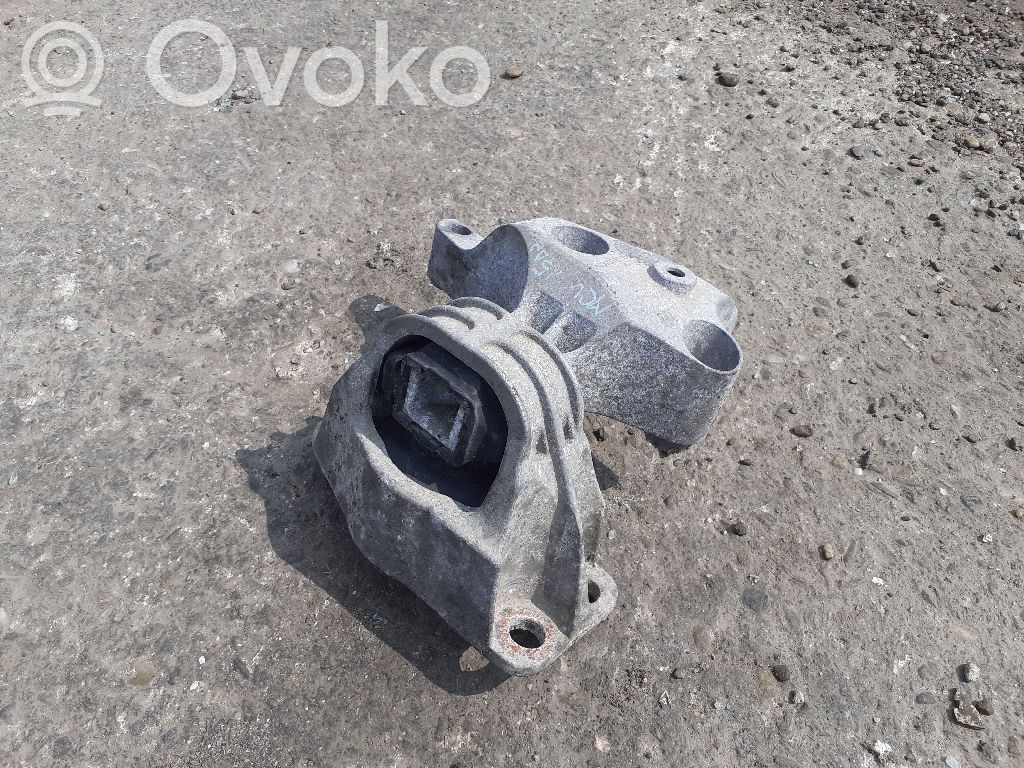 Engine mount bracket   8200805809,DAC96352