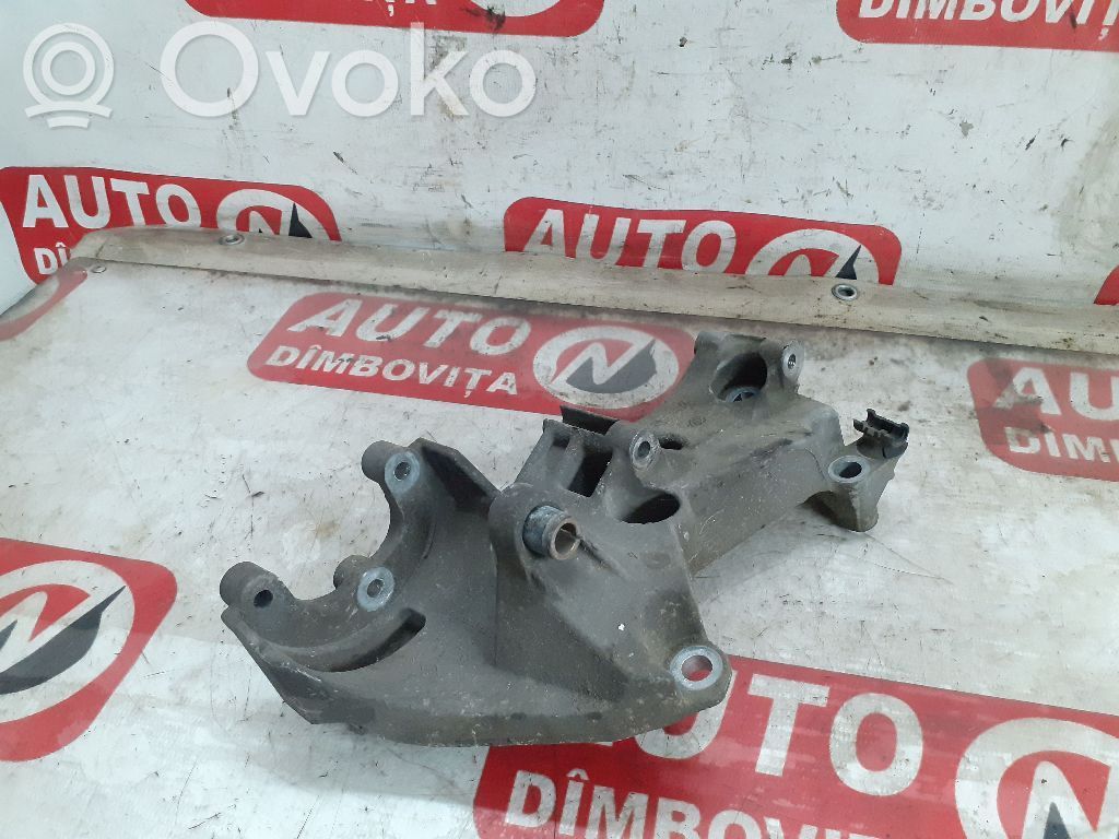 Engine mount bracket   8200473400,REN97298