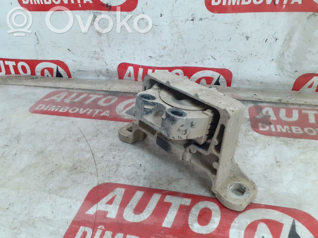 Ford Focus Engine mount bracket 