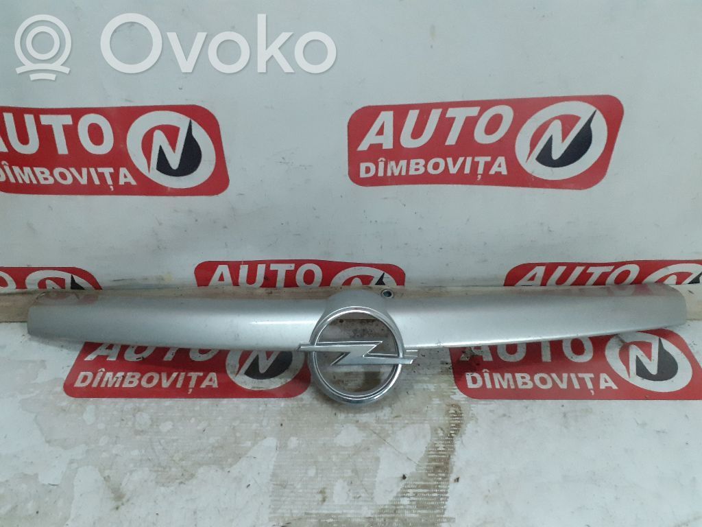 Opel Astra H Etusäleikkö 