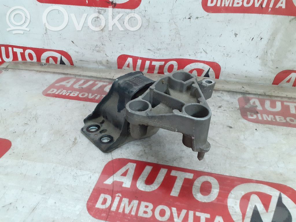 Dacia Logan I Engine mount bracket 