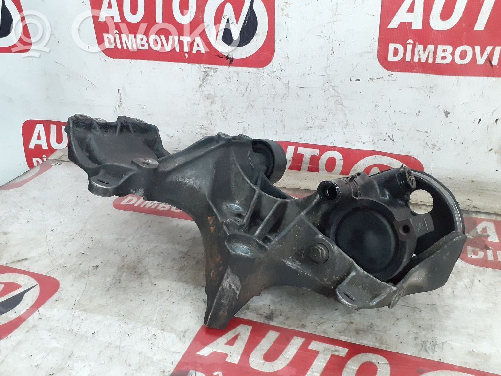 Dacia Logan I Engine mounting bracket 