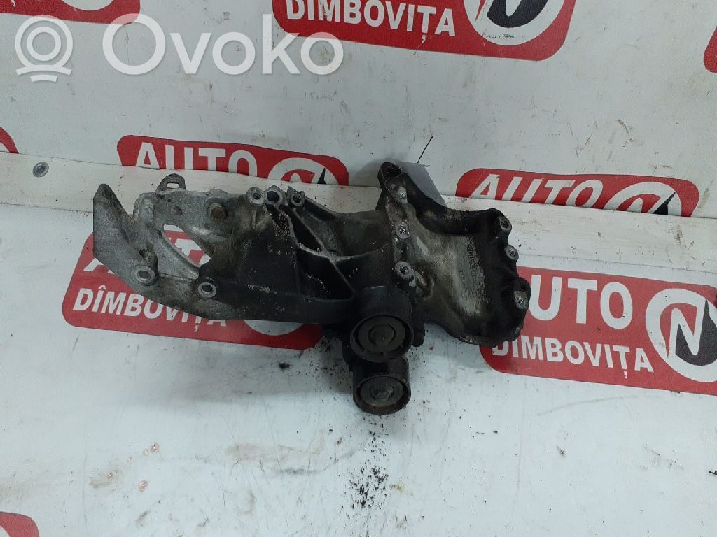 Dacia Logan I Engine mount bracket 