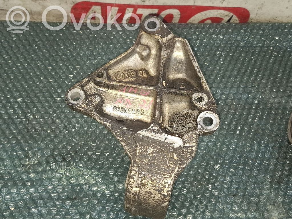 Citroen Xsara Picasso Engine mount bracket 