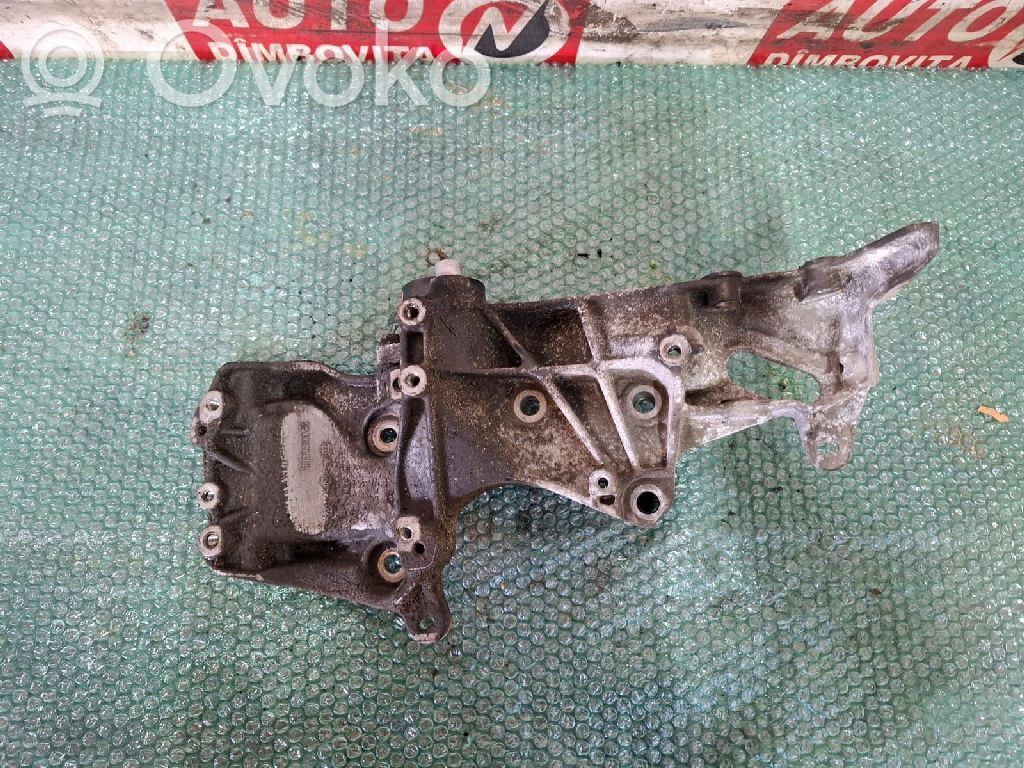 Dacia Logan I Engine mounting bracket 