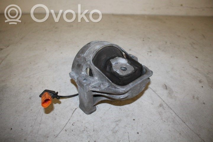 Audi A5 8T 8F Wspornik / Mocowanie silnika 