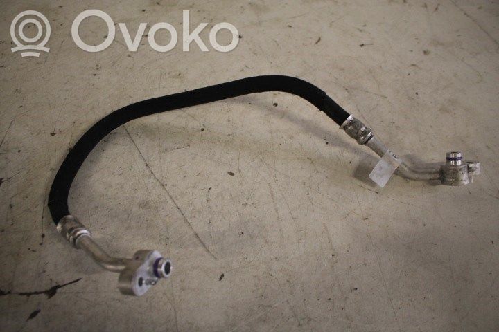 Audi A4 S4 B9 Ilmastointilaitteen putki (A/C) 
