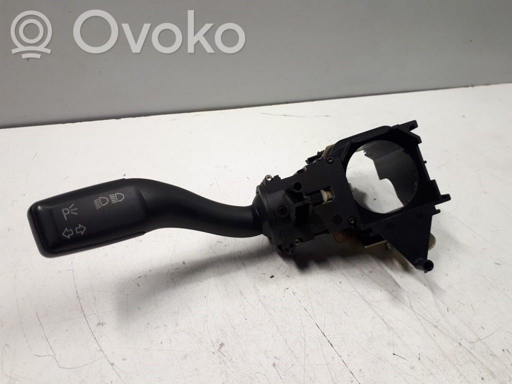 Audi A4 S4 B6 8E 8H Manetka / Przełącznik kierunkowskazów 