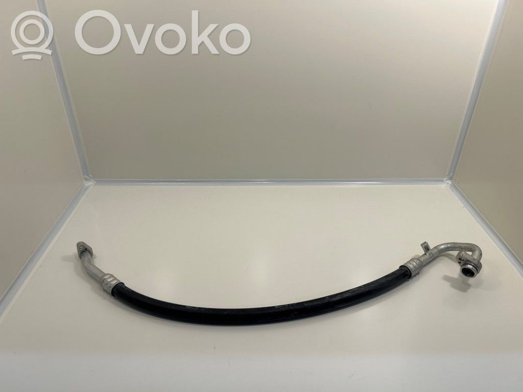 Audi A4 S4 B9 Ilmastointilaitteen putki (A/C) 