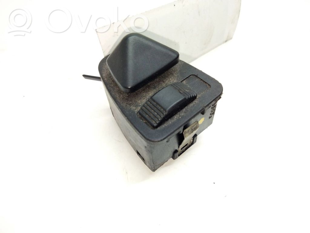 Wing mirror switch   83736919