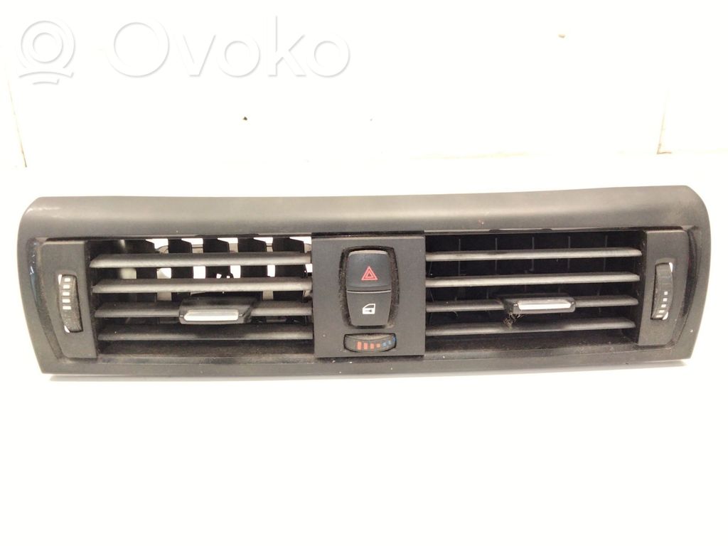 BMW 1 E81 E87 Dysze / Kratki środkowego nawiewu deski rozdzielczej 