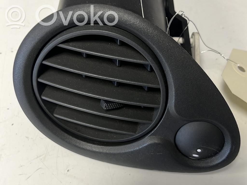 Renault Clio III Garniture, panneau de grille d'aération latérale 