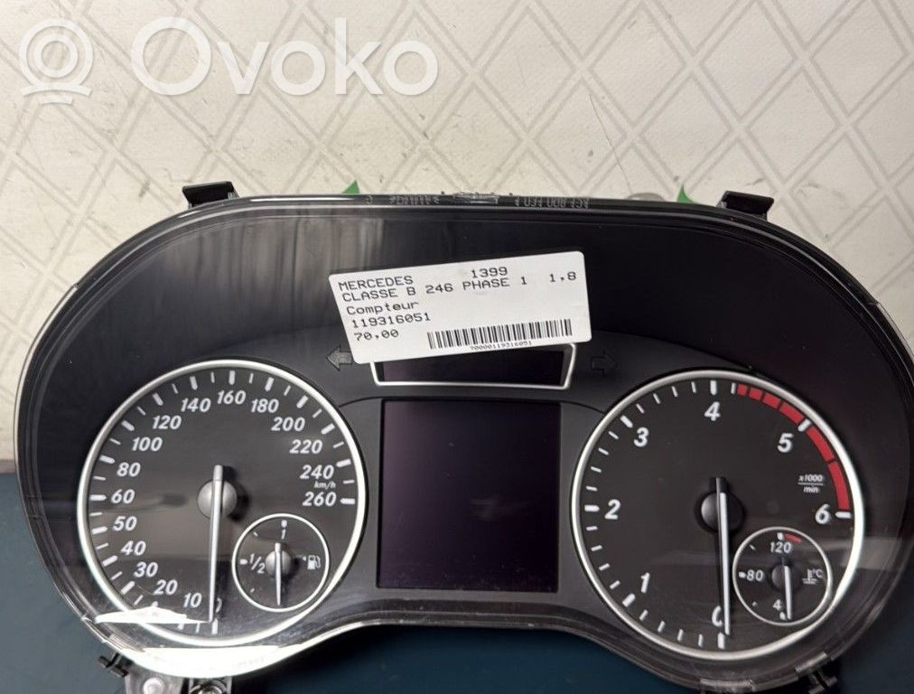 Mercedes-Benz B W246 W242 Tachimetro (quadro strumenti) 