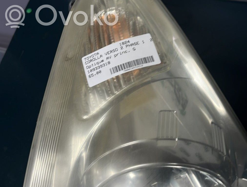 Toyota Corolla Verso E121 Priekinis žibintas 