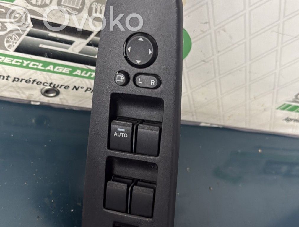 Mazda 3 II Electric window control switch 