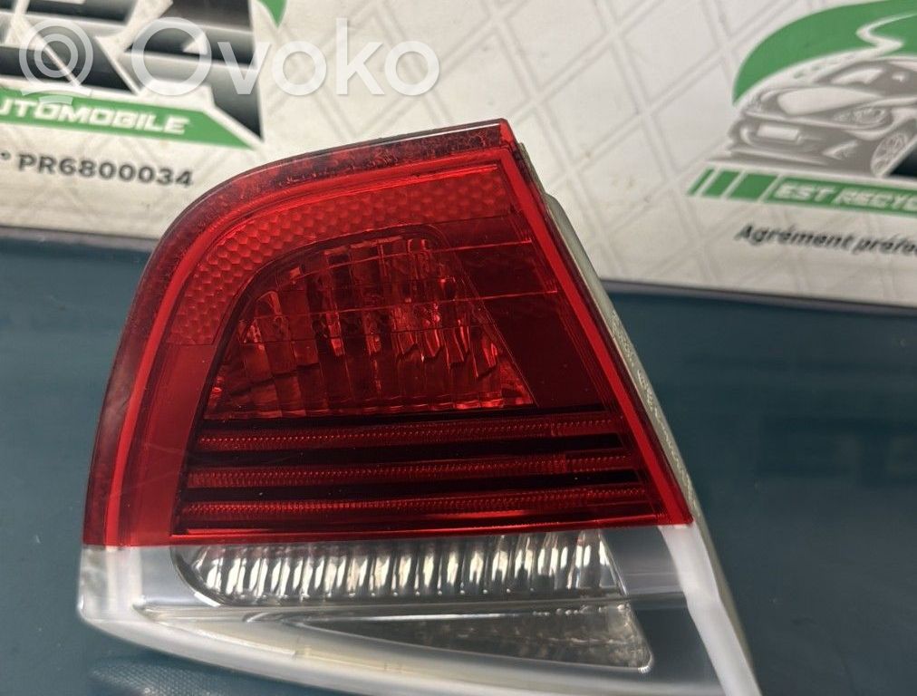 BMW 3 E90 E91 Aizmugurējais lukturis pārsegā 