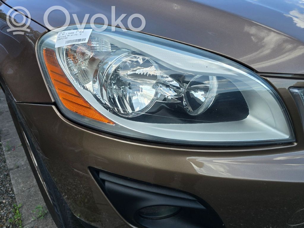 Volvo XC60 Lampa przednia 