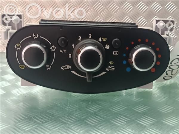 Dacia Duster Air conditioning (A/C) switch 