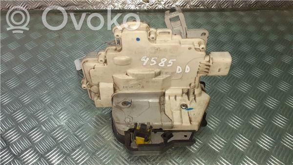 Audi A4 S4 B5 8D Priekinė durų spyna 