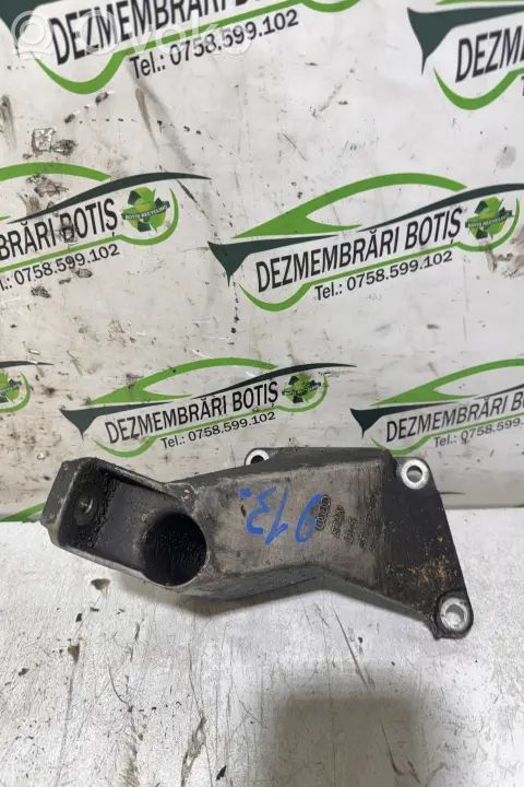 Engine mounting bracket   UEJEEWJP