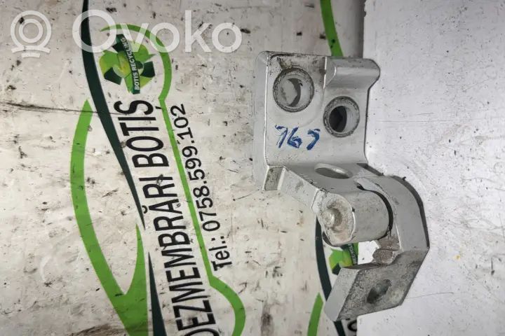 Front door upper hinge   2GZ9YLIO