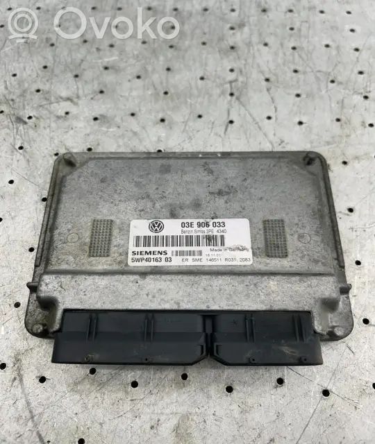 Engine control unit/module ECU   03E906033,82W8M26J