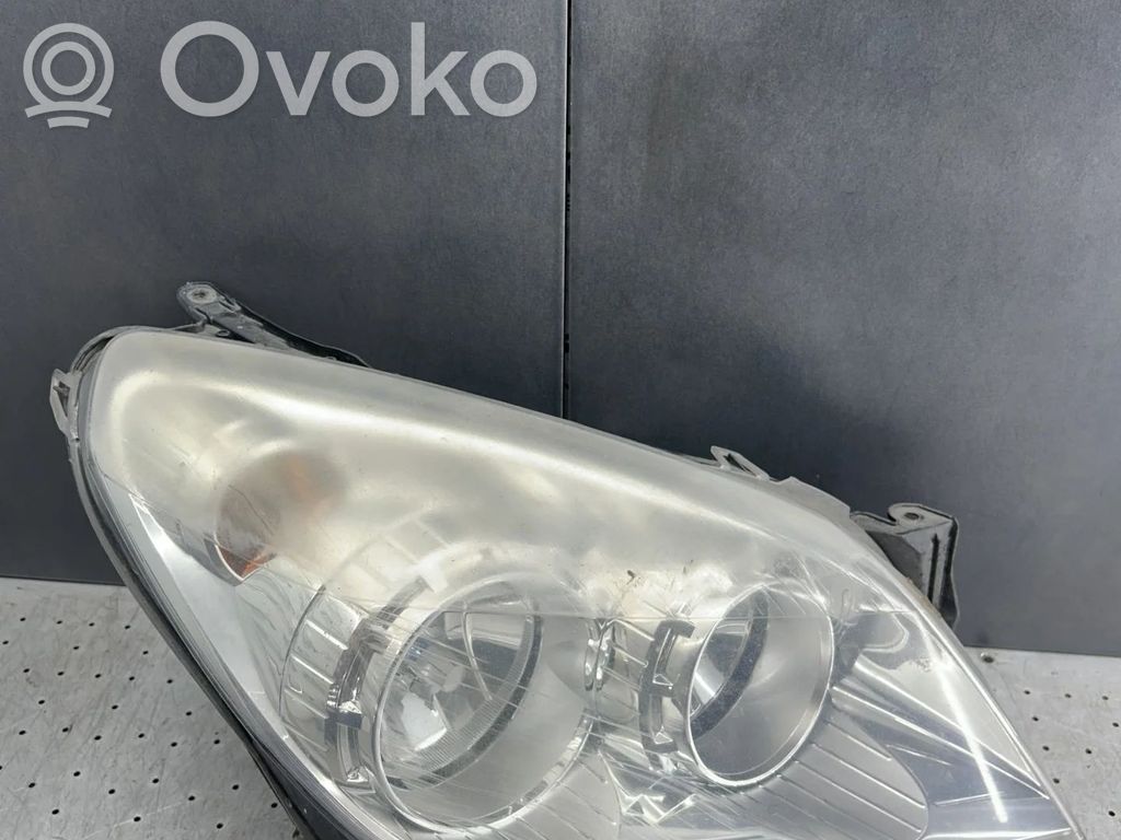 Opel Astra H Lampa przednia 