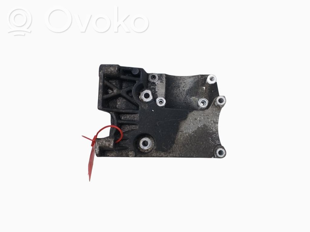 Ford Focus Engine mounting bracket 