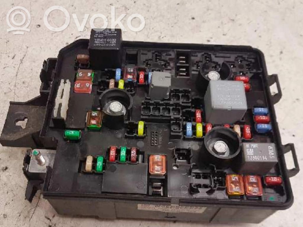 Opel Corsa E Saugiklių blokas 