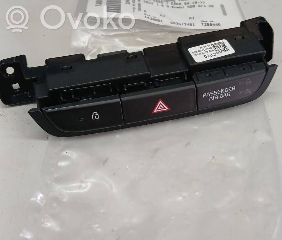 KIA Xceed Hazard light switch 