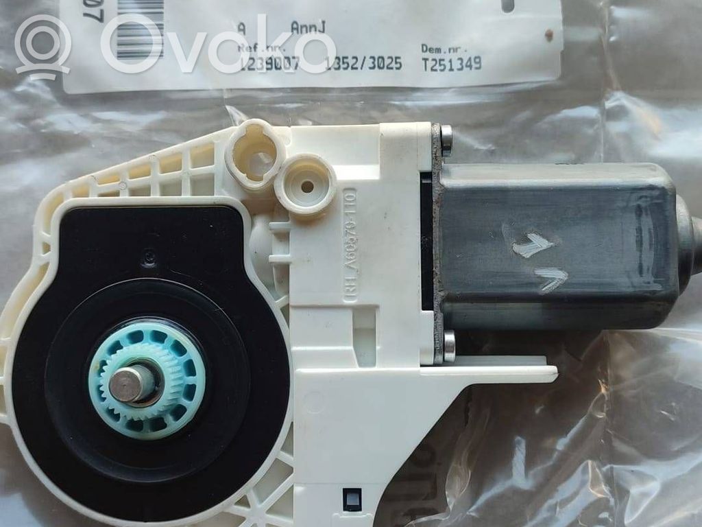 Audi A1 Front door window regulator motor 