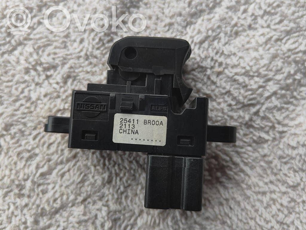 Nissan Qashqai Electric window control switch 