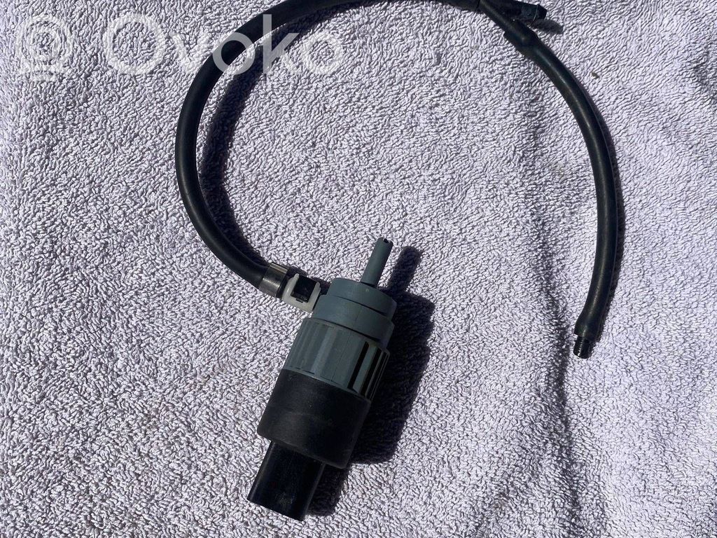 Nissan Qashqai Windscreen/windshield washer pump 