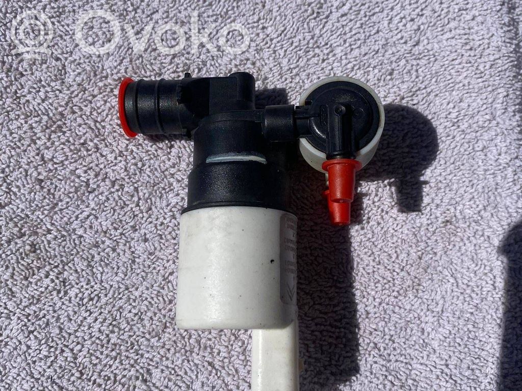 Peugeot 308 Windscreen/windshield washer pump 