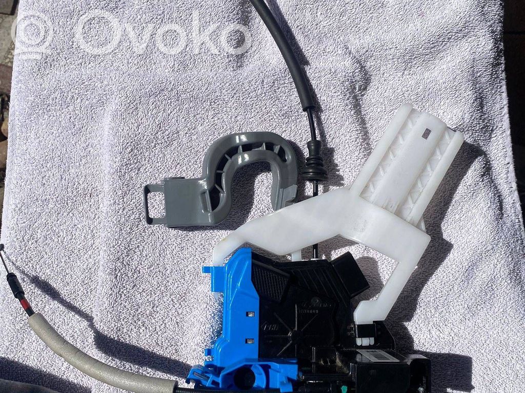 KIA Ceed Aizmugurē slēdzene 