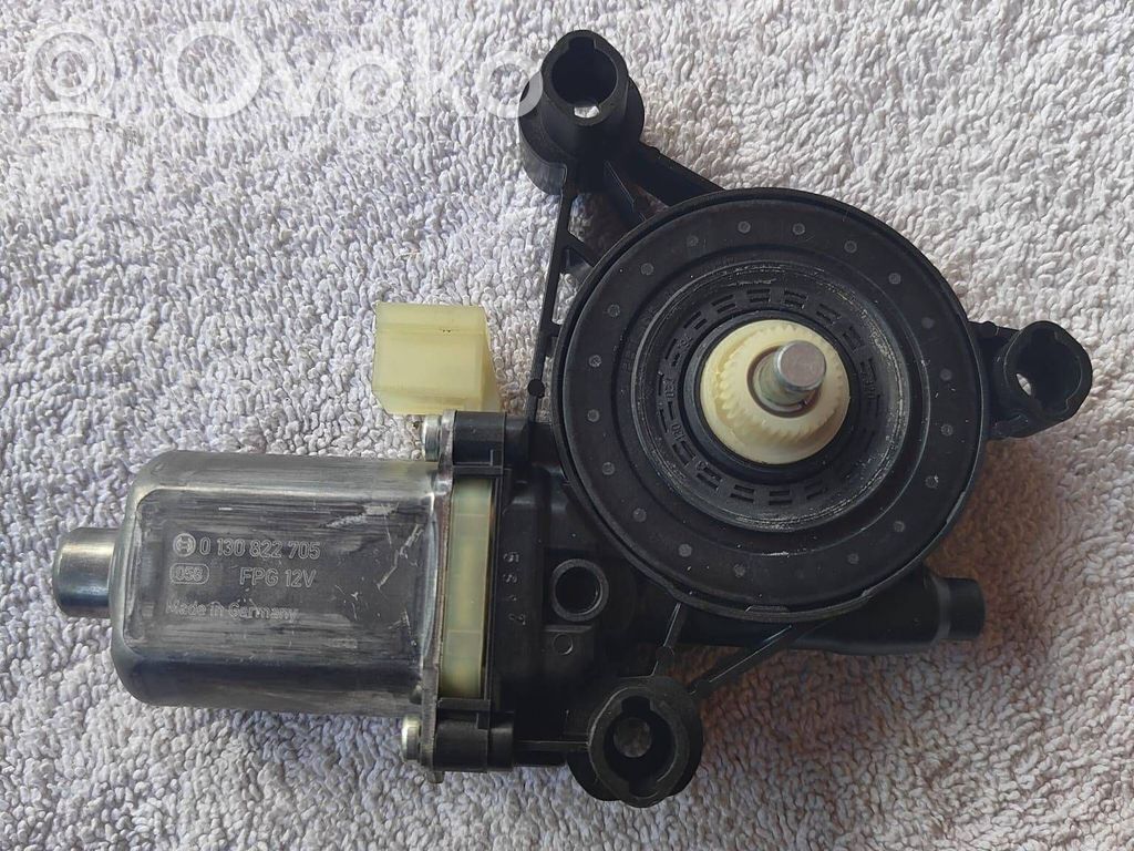 Audi A5 Motor del regulador de la ventanilla de la puerta delantera 