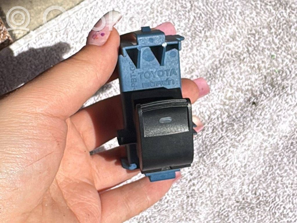 Toyota Avensis T270 Electric window control switch 