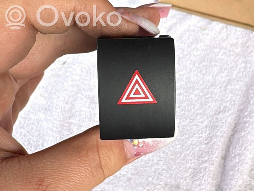 Hazard light switch   93790G5000