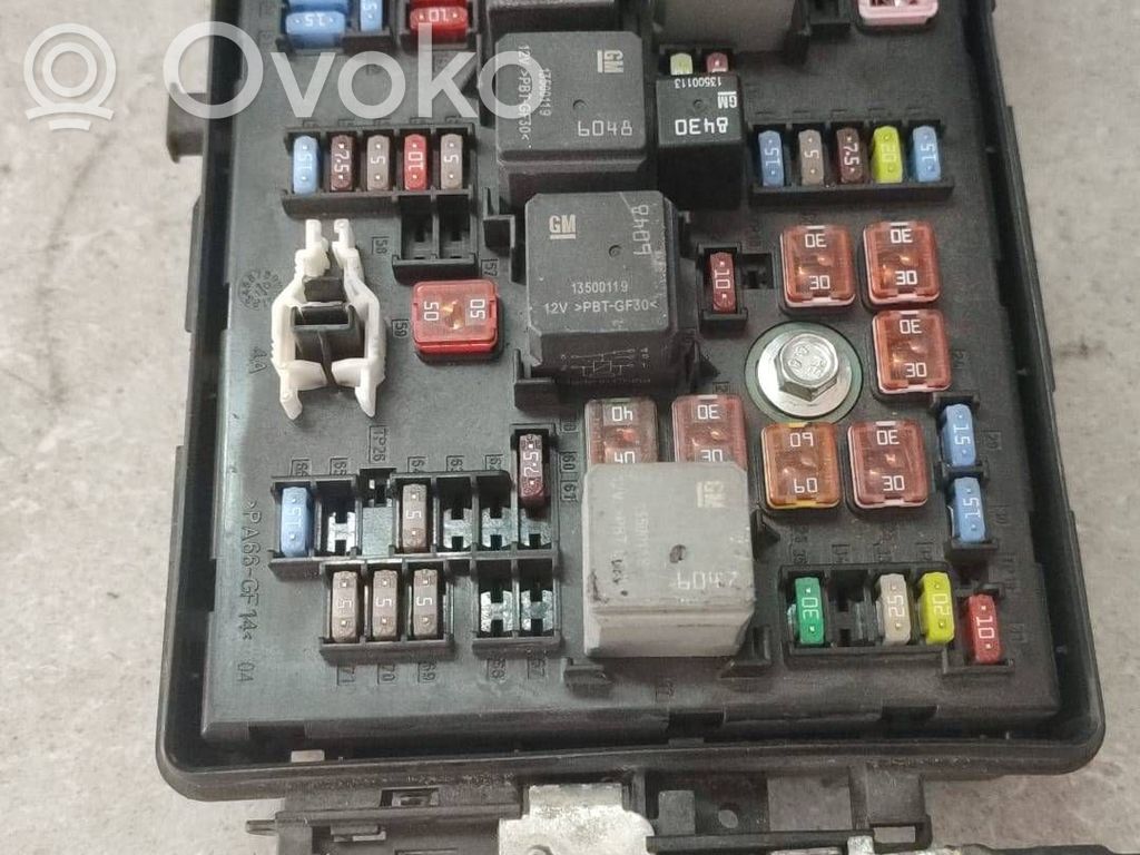 Opel Insignia A Juego de caja de fusibles 