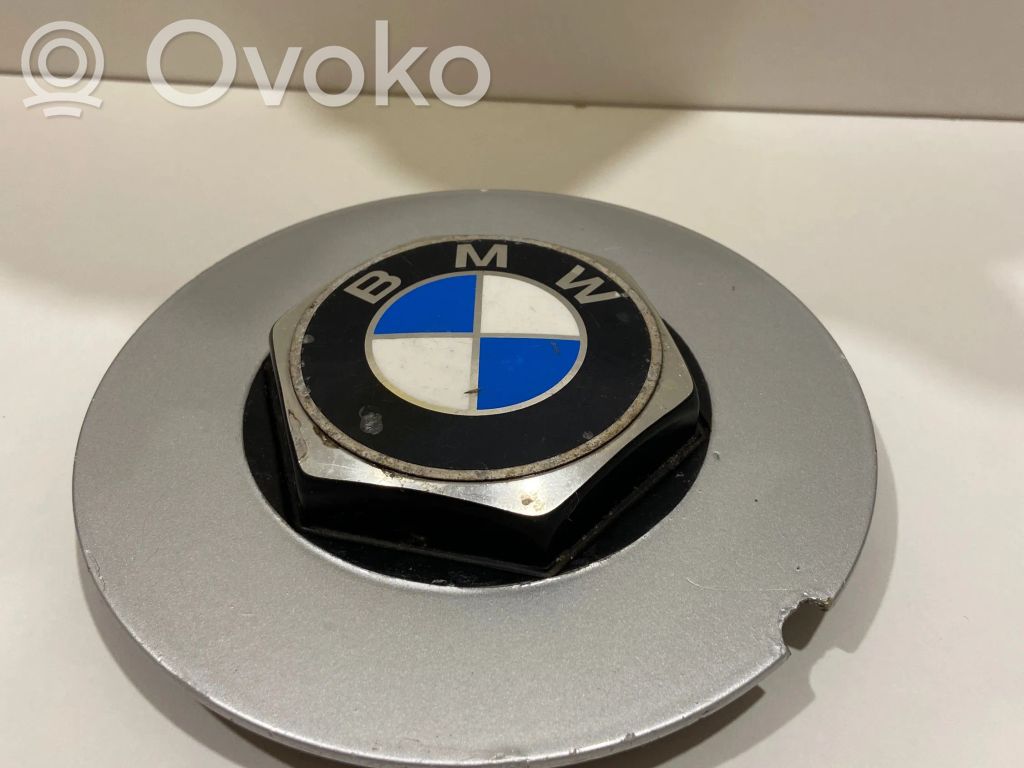 Original wheel cap   152