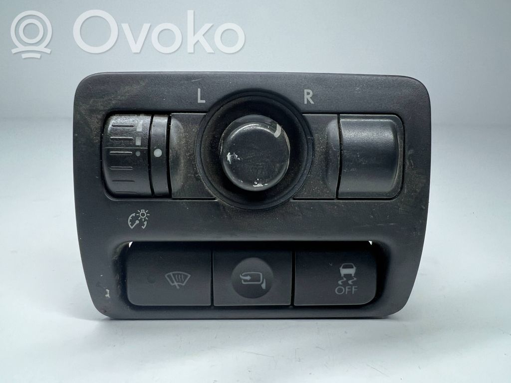 Wing mirror switch   159A03