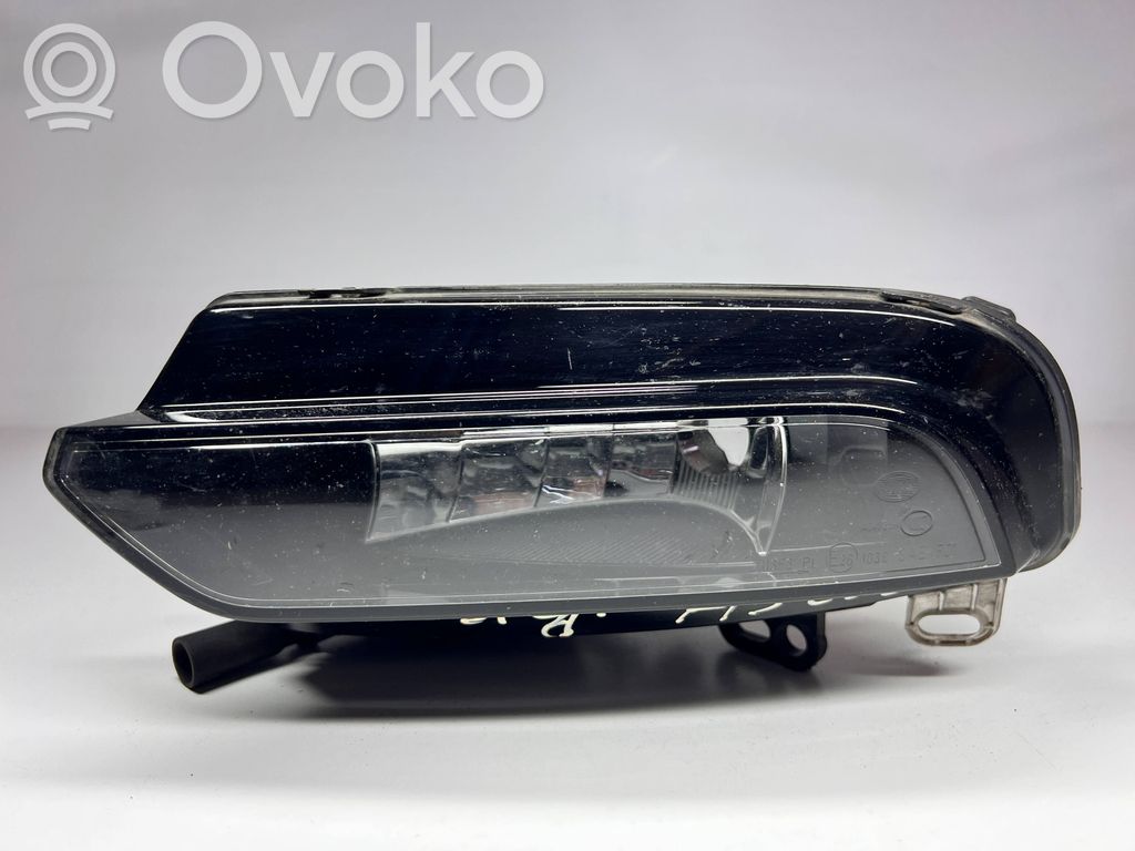 Etusumuvalo   8V0941699C