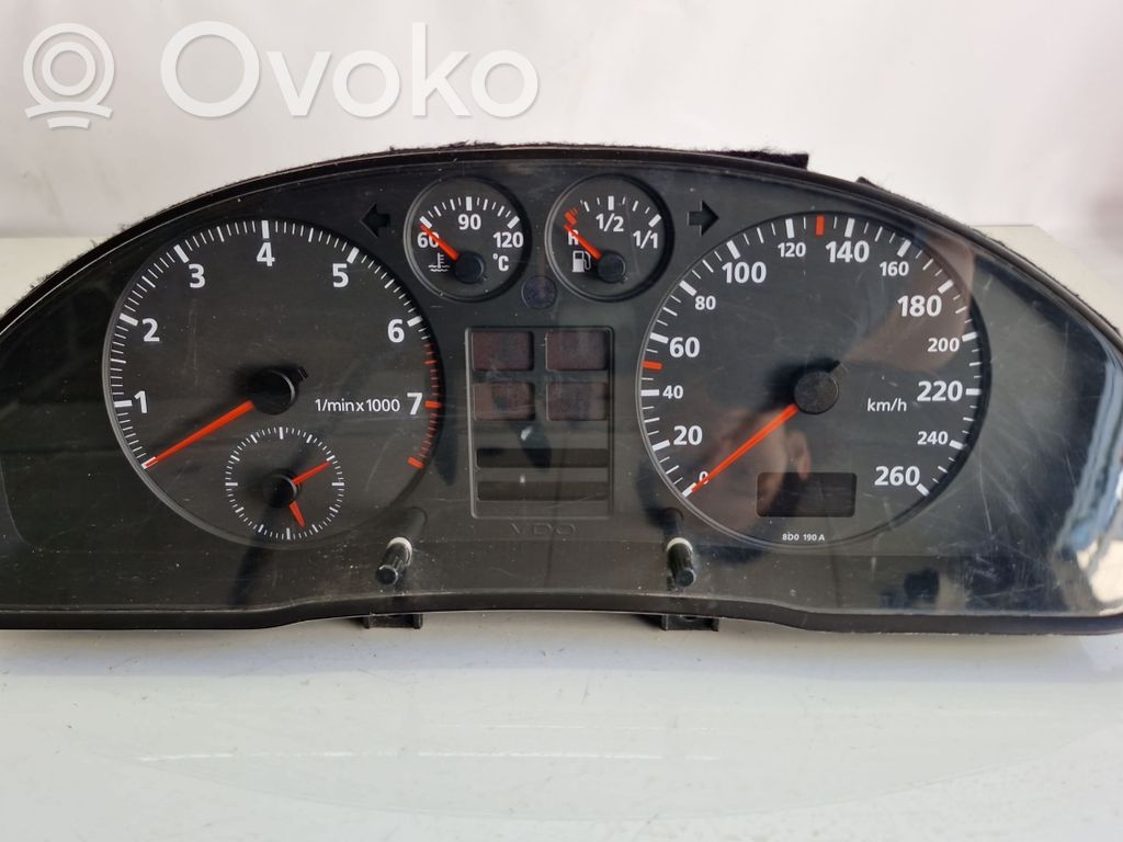 Audi A4 S4 B5 8D Licznik / Prędkościomierz 