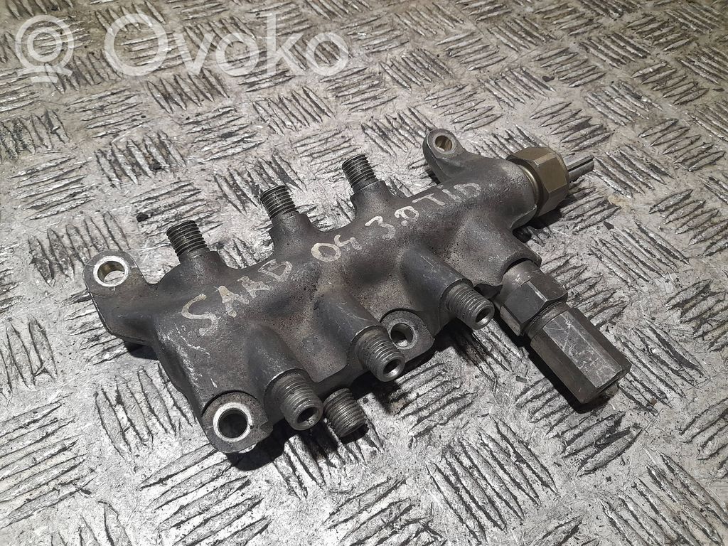 Saab 9-5 Listwa wtryskowa 