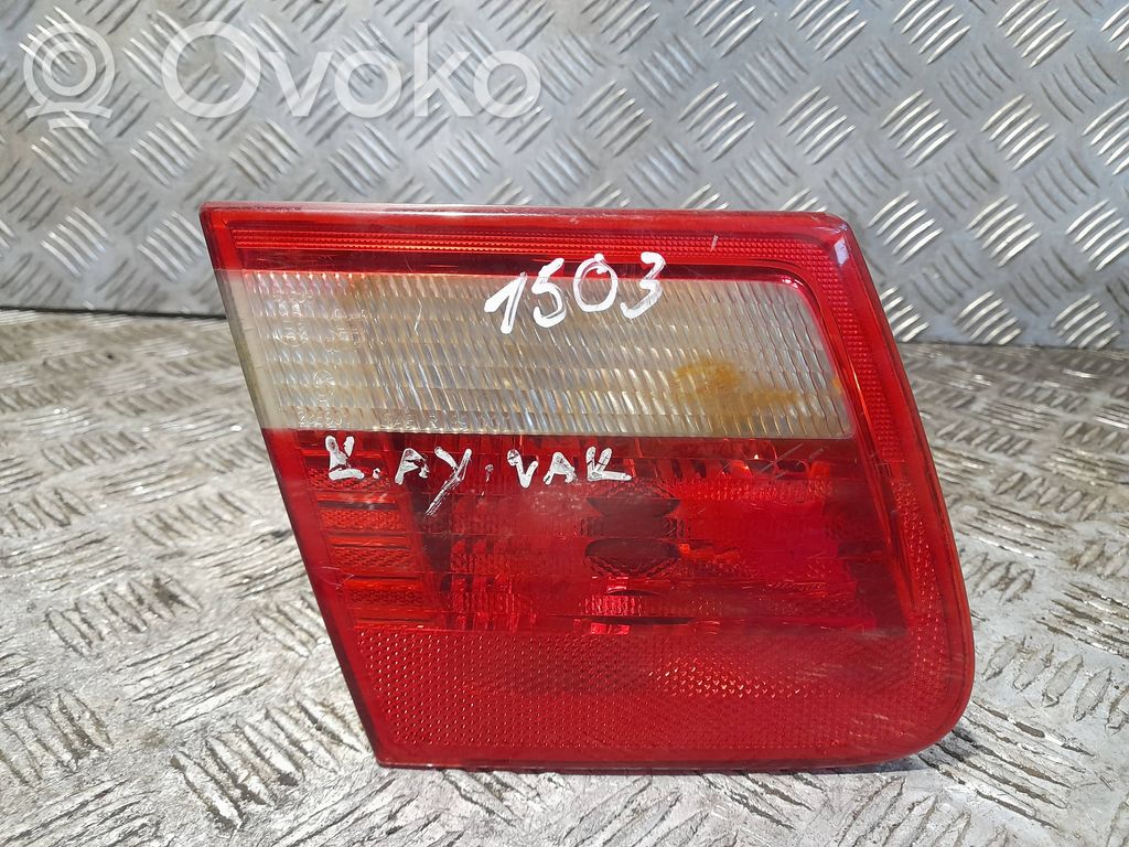 BMW 3 E46 Aizmugurējais lukturis pārsegā 